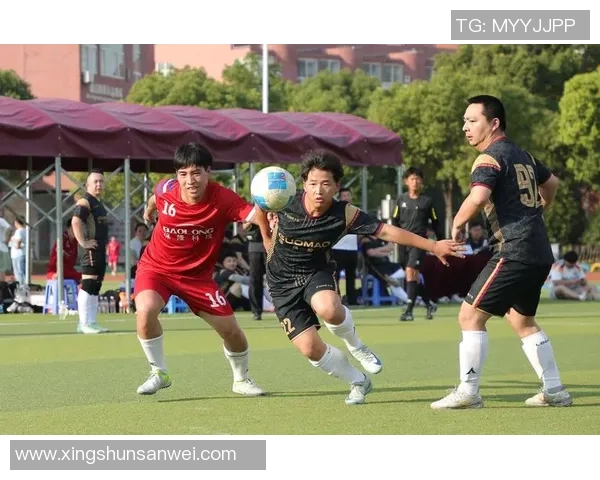 足球少年坚毅拼搏奋勇向前谱写奋斗篇章点亮璀璨星光之路