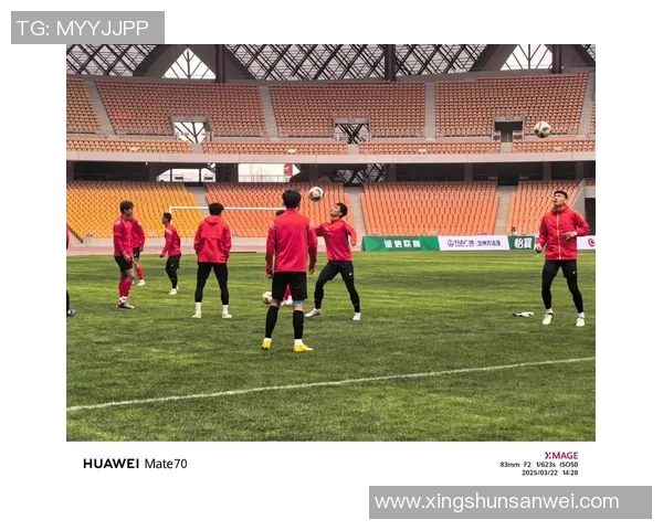 足球明星上场时的经典动作解析与背后的技巧魅力